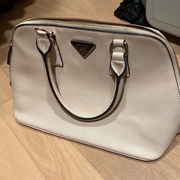 Prada handbag - Picture 1 of 1